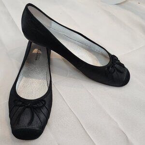 Kenneth Cole Reaction | Satin Black Ballet Flats